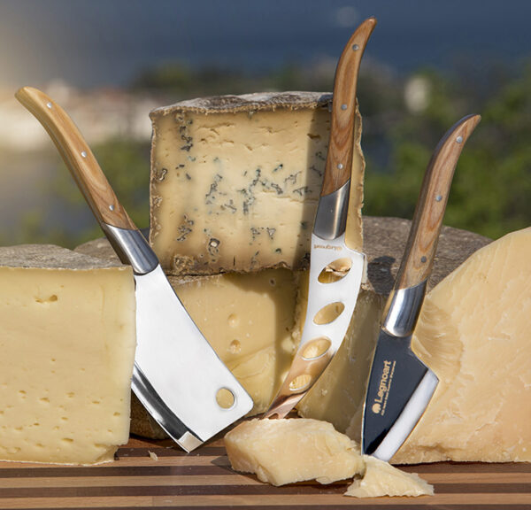 Coltelli formaggio legno chiaro